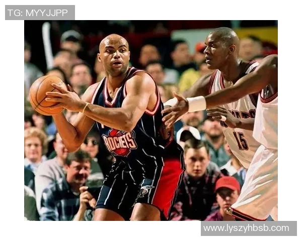 卡尔·马龙：篮球历史中的力量巨人与忠诚传奇