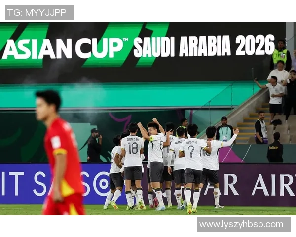 国足亚洲杯再创佳绩全场鏖战逆转取胜点燃球迷激情 国足亚洲杯再创佳绩全场鏖战逆转取胜点燃球迷激情