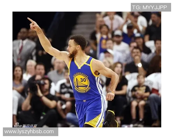勇士与骑士激战正酣NBA赛场上演精彩对决引发球迷热议
